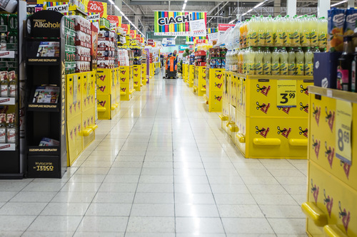  płytki podłogowe, które doskonale sprawdzą się galeriach handlowych i sklepach